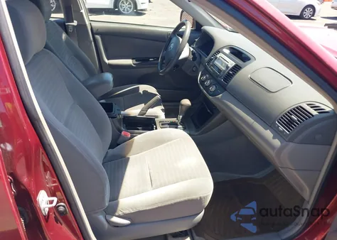 2005 Toyota Camry Le V6/Xle V6 z USA, uszkodzony, nr VIN 4T1BF32K15U092948